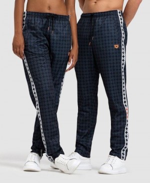 Pánské Kalhoty Arena 50th Anniversary Black Relax Iv Pant Černé Viacfarebný Bílé Černé | 9208-SLCGJ